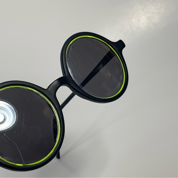 Vintage Foster Grant Sunglasses Circular Black and Lime Green FF77 - Picture 6 of 6